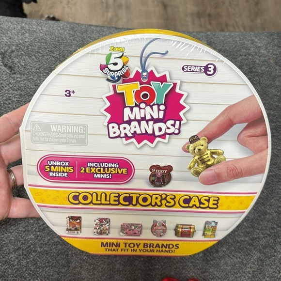 Toy Mini Brands 5 Surprise Minis & 2 Exclusives Toy Series 3 Collectors Case - Picture 1 of 10